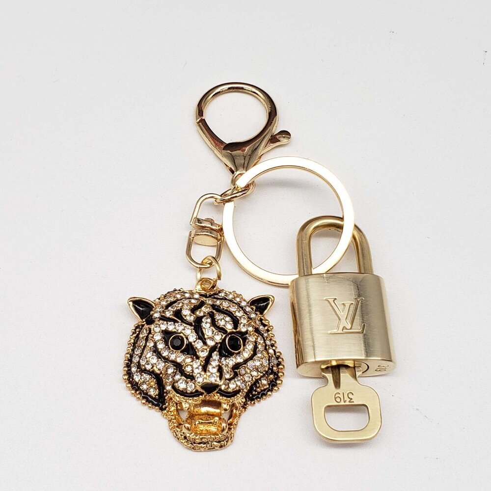 Authentic Louis Vuitton Lock & Key Gold ✨ Unbranded Keychain Bag Charm LV - Picture 4 of 7
